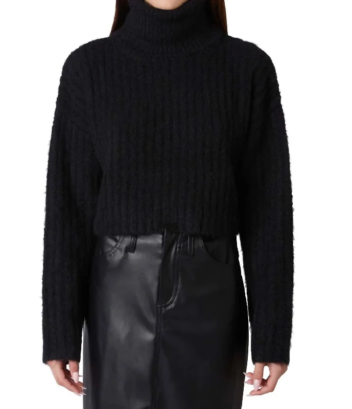 Bruni Sweater In Black Ribbed Striped Patterned