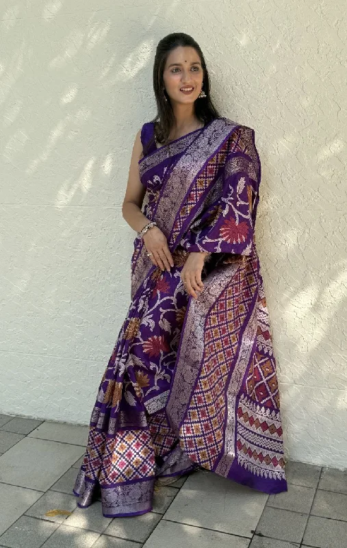 Women Party Wear Jari Weaving Worked Dhola Silk Saree with Un Stitched Blouse Wrap Front Blouse