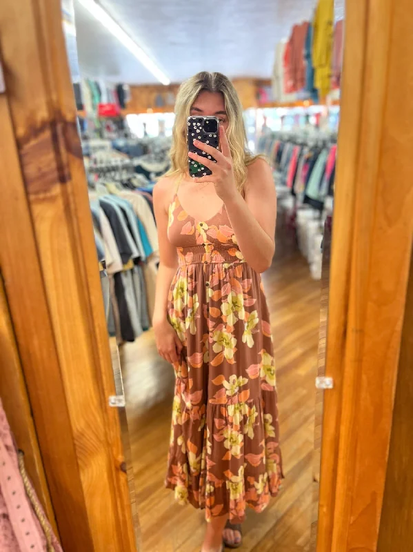 Auburn Maxi Dress Elegant Maxi Dress with Ruffles