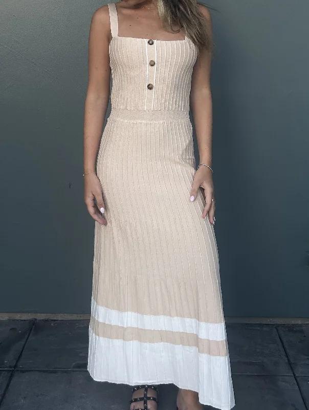 Sonya Maxi Dress Fashionable Open-Back Maxi Dress