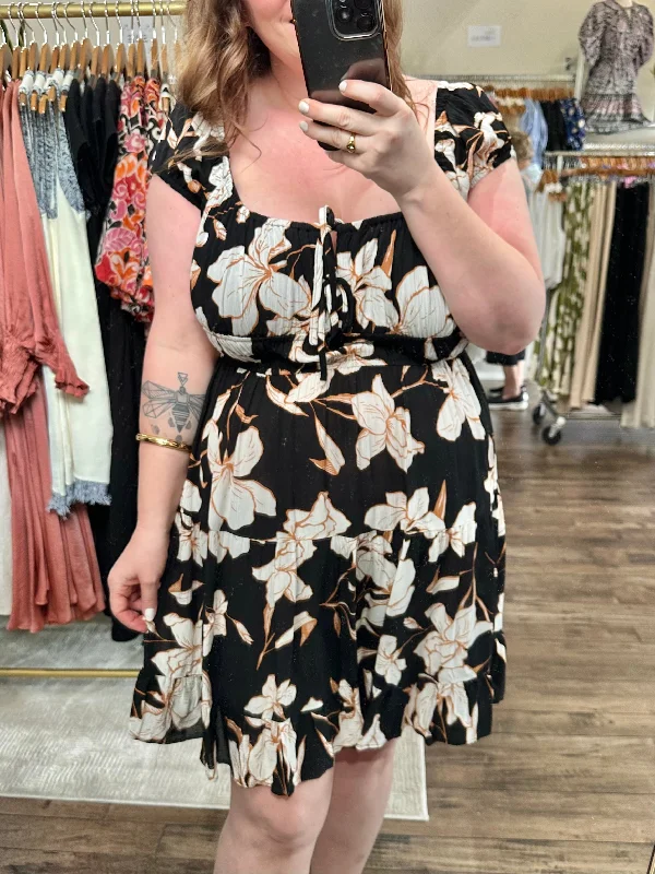 Curvy Black Floral Mini Dress Fashionable Boho-Chic Mini Dress